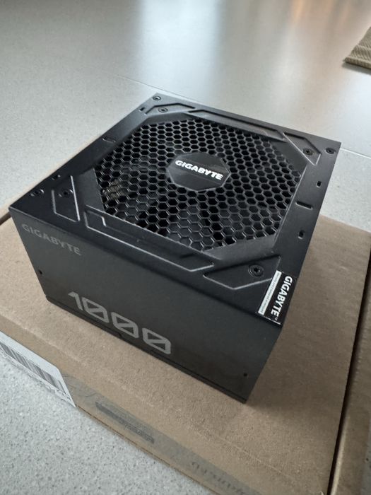 Zasilacz Gigabyte P1000GM 1000W 80+ Gold (modułowy) 300,00 zł