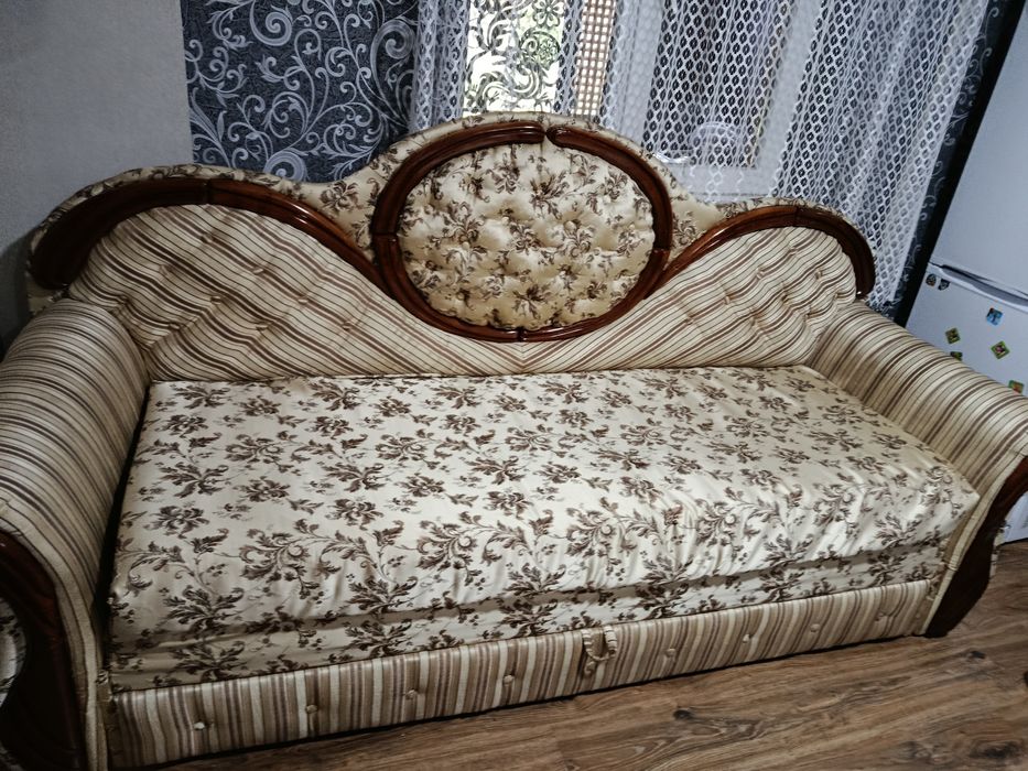 Продам диван в хорошому стани.
