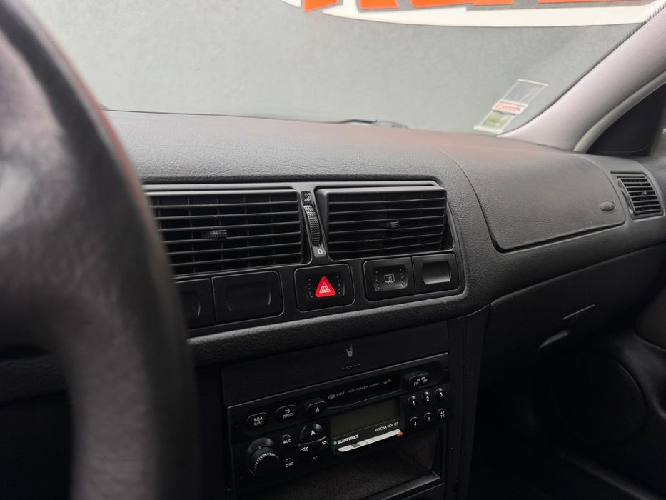 Volkswagen Golf IV 1.6i 25 Anos por 110€ mes