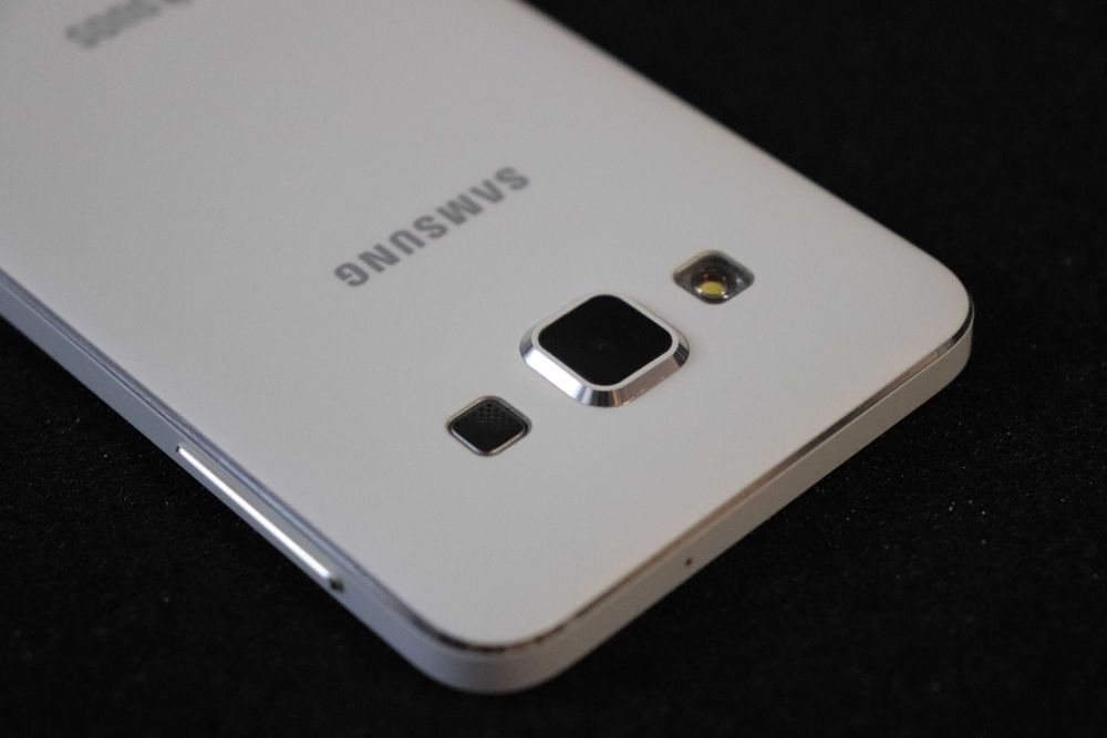 Смартфон Samsung Galaxy A3 A300H (Pearl White)