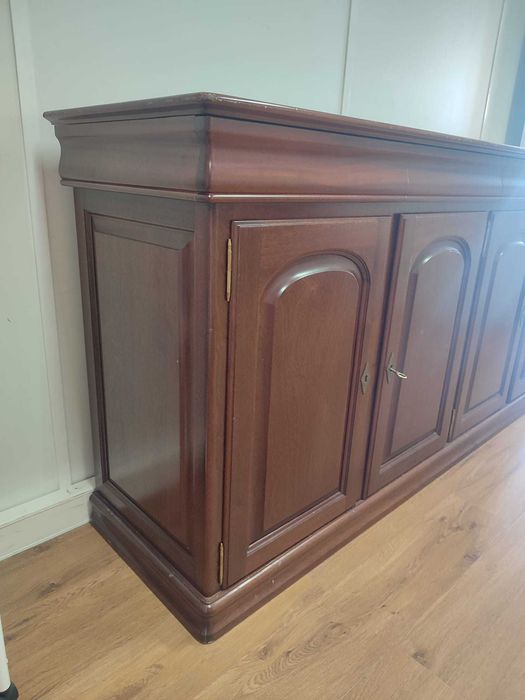 Movel aparador de madeira boa qualidade