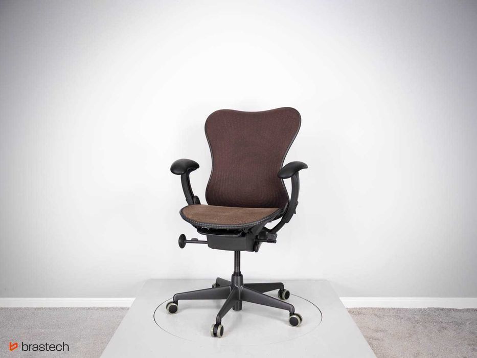 Fotel biurowy Herman Miller Mirra ciemny Poleasingowy