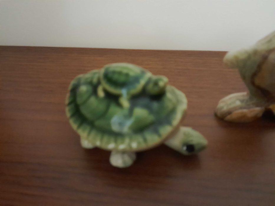 Сувениры разные (черепашки, дельфин)