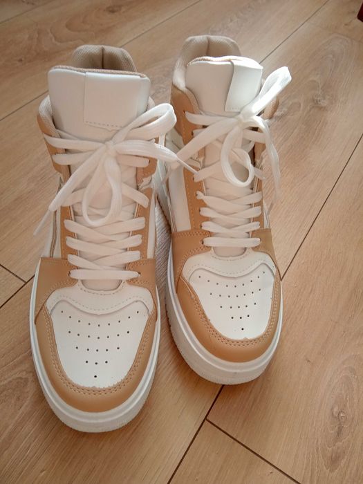 Buty damskie  białe 39