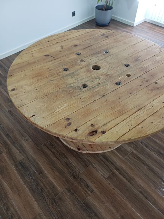 Mesa em bobine de madeira