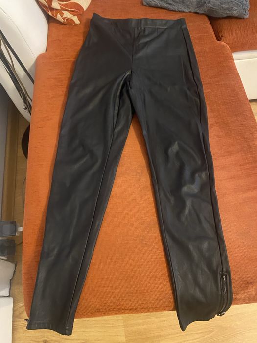 Czarne lakierowane spodnie sinsay S
