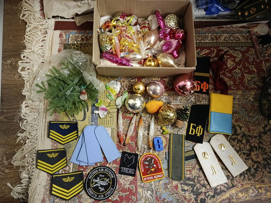 Новорічні прикраси, все що на фото