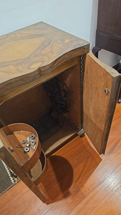 Maquina costura completa 25€