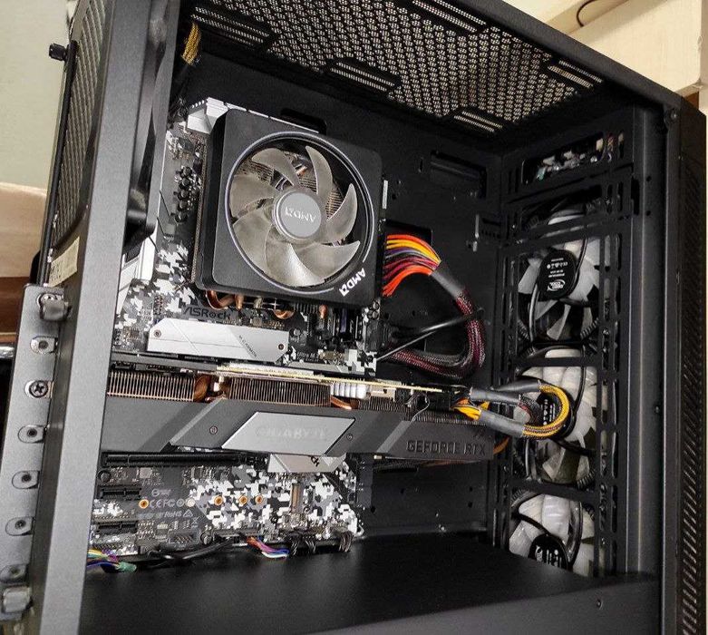 Потужний ігровий комп'ютер ПК для геймінгу, роботи та творчості