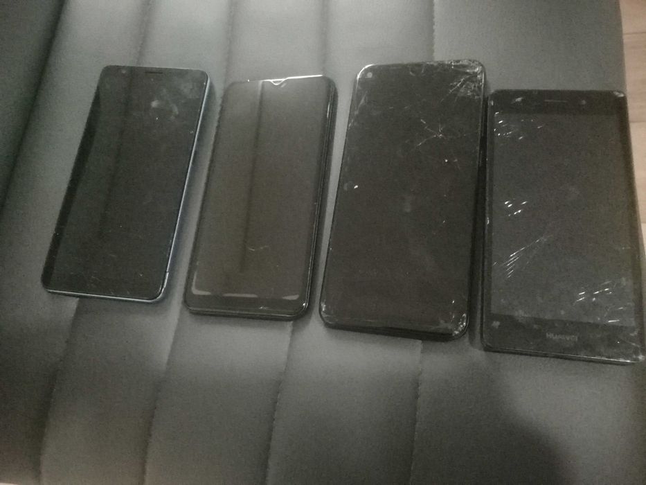 Telemóveis ZTE e Samsung para peças