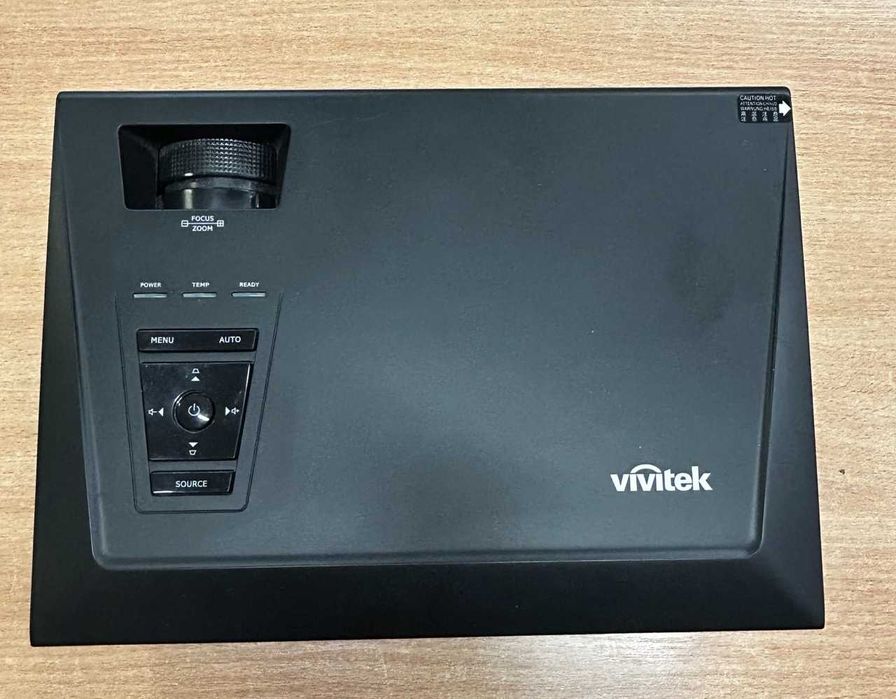 Projektor VIVITEK D825ES