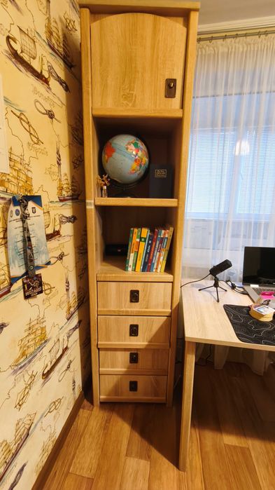 Шафа пенал з поличками