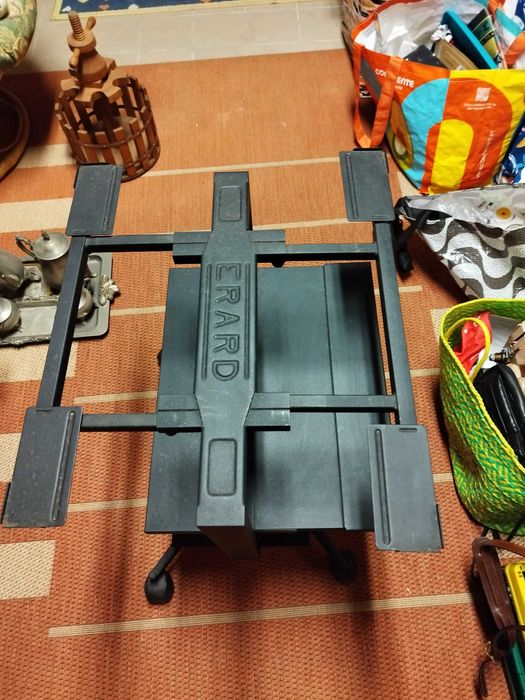 Suporte Metálico Preto para Televisão