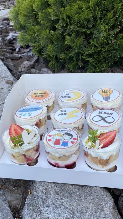 Десерти Трайфли Капкейки Меренговий рулет Зефір Запоріжжя