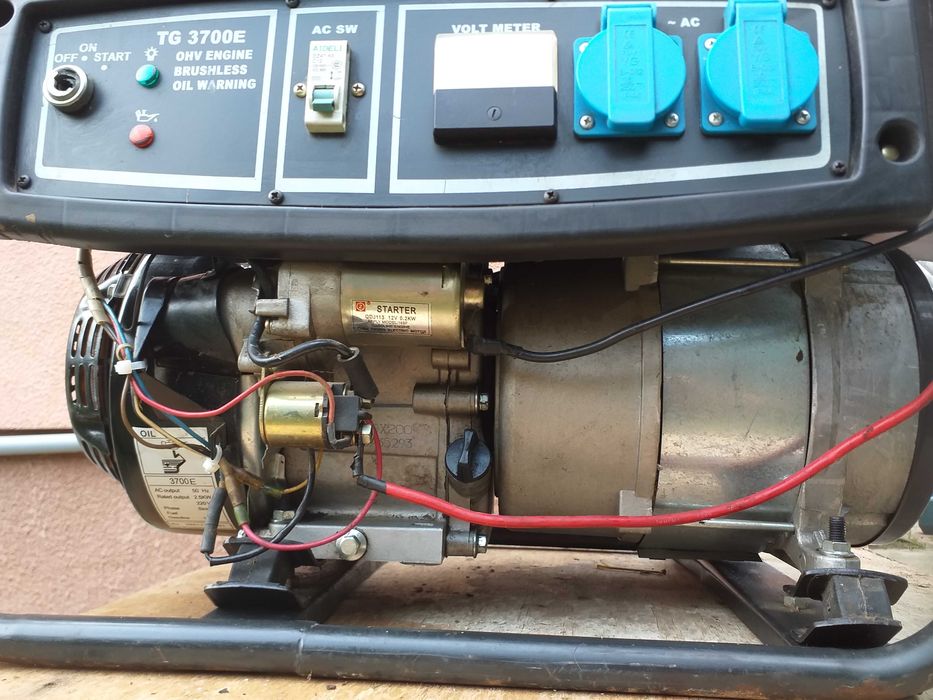 Продається генератор (бензин, газ)