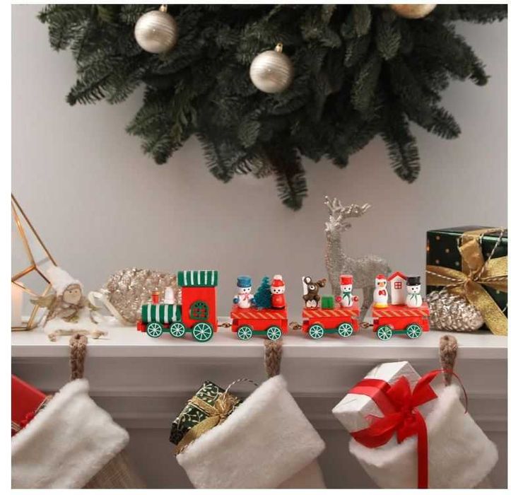 Drewniany pociąg, dekoracja na Boże Narodzenie