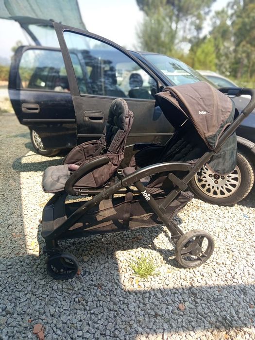 Carrinho de bebe gêmeos