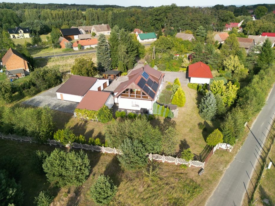 Dom na sprzedaż w malowniczej okolicy