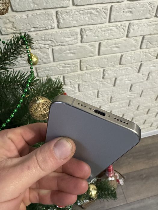 Продам iPhone 15 pro 256 titanium natural