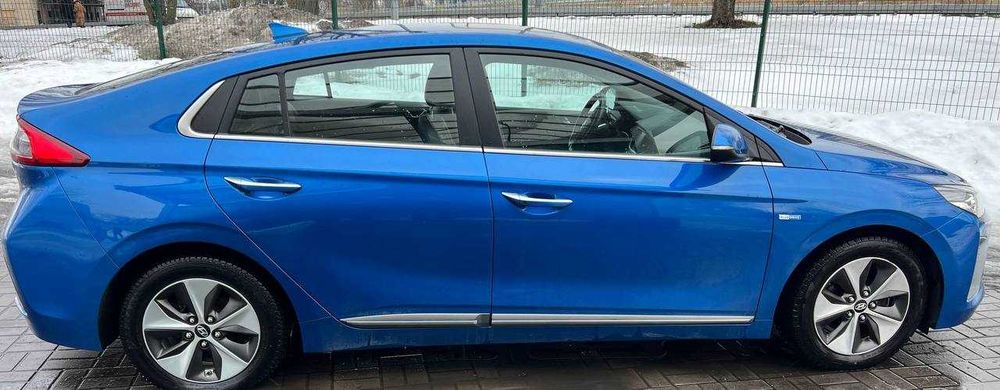 Оренда електромобіля Hyundai IONIQ