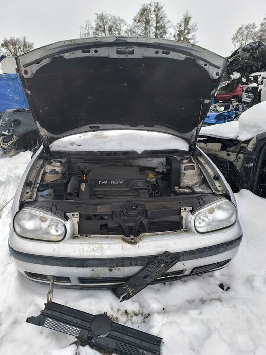 Volkswagenw Golf 4 Na Części nie sprzedajemy Aut w Całości