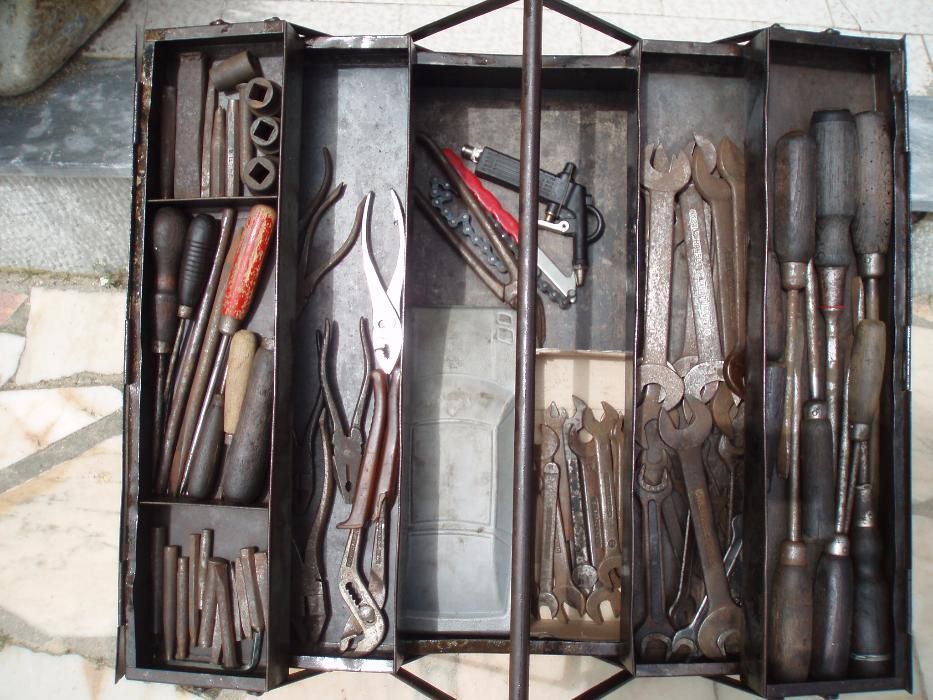 caixa com ferramentas