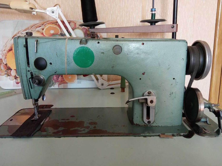 Продам швейную машинку.