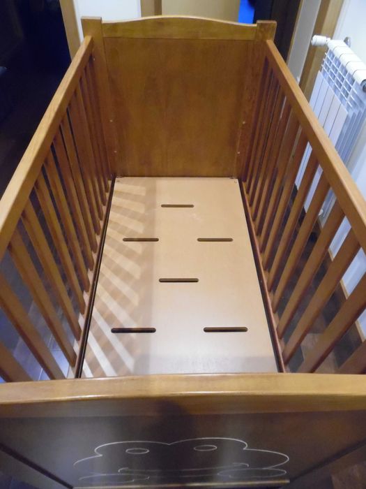 Cama Bebe, madeira, robusta, com adaptador para câmara vigilância