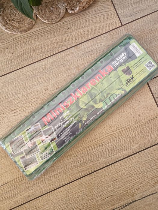 Miniszklarnia na parapet z podłożem