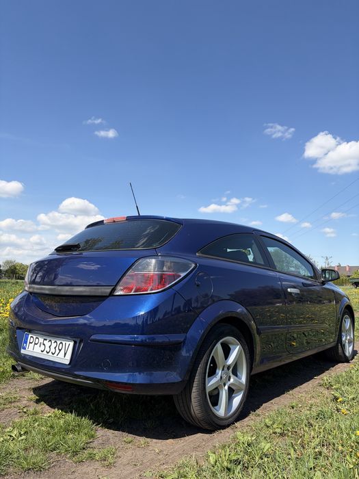 Opel Astra GTC 2.0T