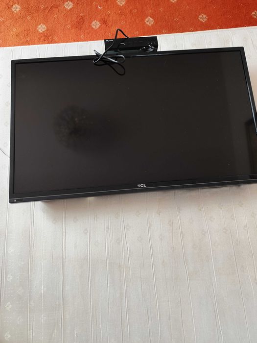 Telewizory 32 cale z dekoderami dwoma pilotami i kablem HDMI