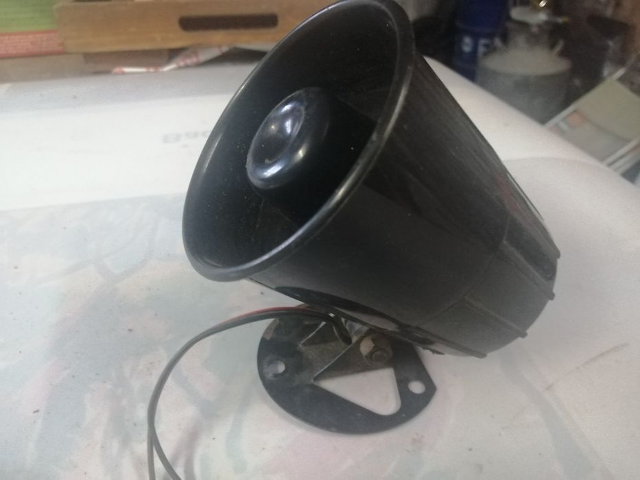 Сигнал-сирена автосигнализации.