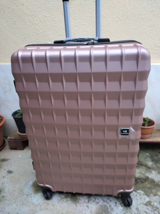 Mala de viagem LER a descrição sff