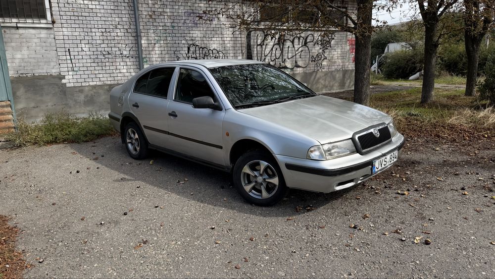 Продам Skoda octavia 1.6 бензин