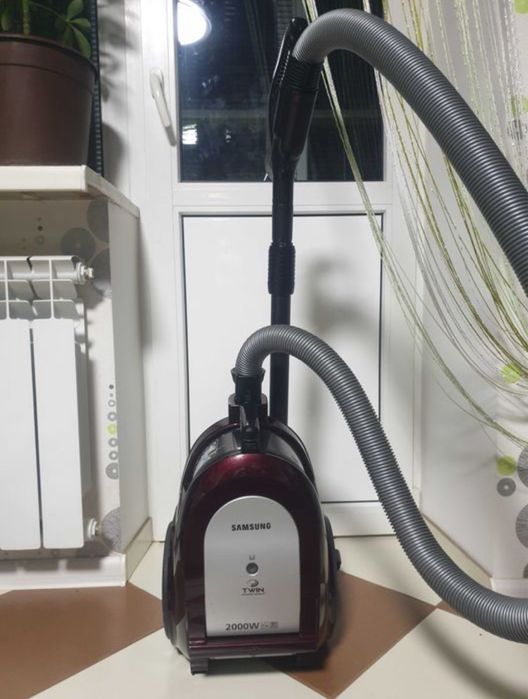 Продам пилосос Samsung 2000 w SC6590.