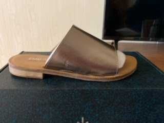 Новые кожаные шлепанцы