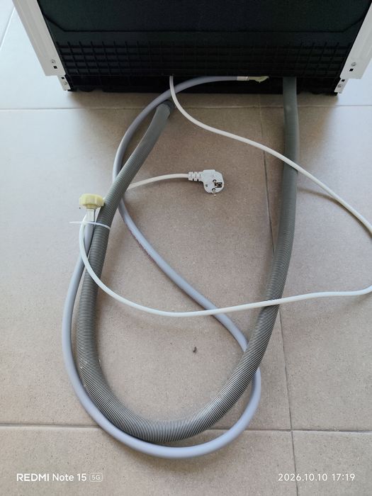 Vendo máquina de lavar loiça Hisense HS622E10W