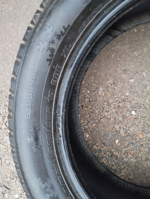 Шина.  Kumho IZEN kw31 215/55 R17