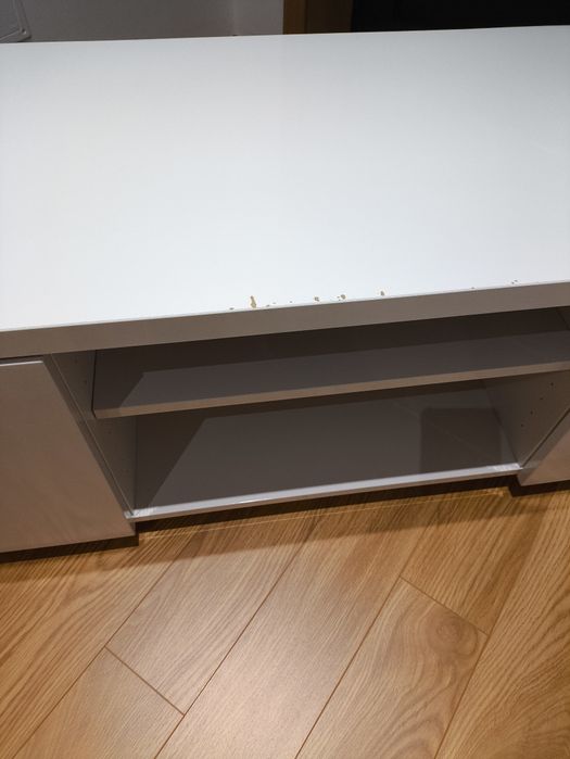 Móvel de TV um pouco danificado