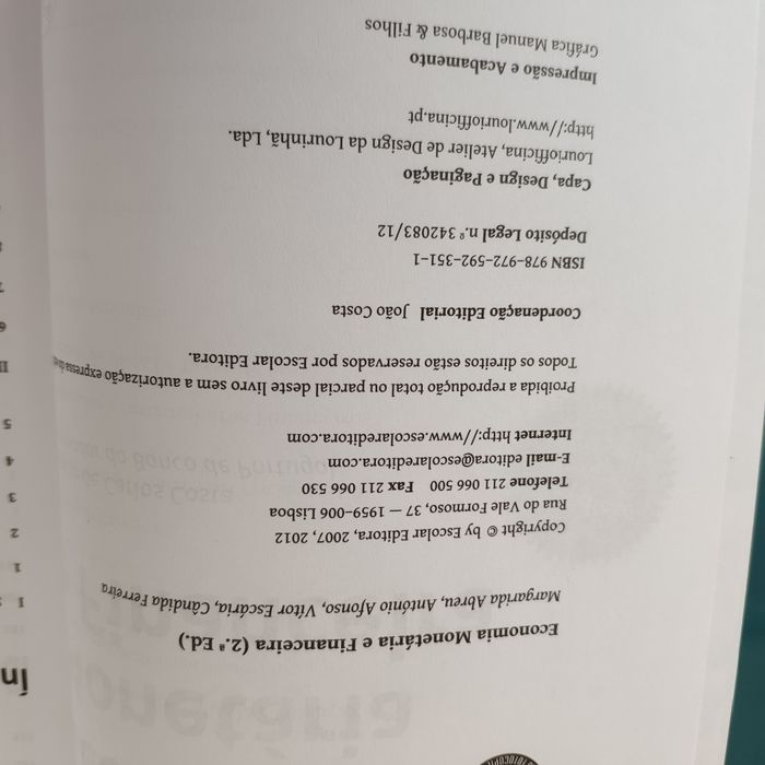 Livro Economia Monetária e Financeira e texto de apoio.