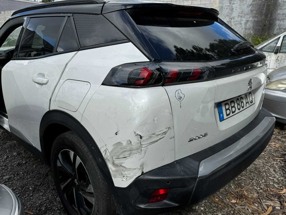Peugeot 2008 1.5 HDI 130 CV EAT8 GT 2021 SALVADO