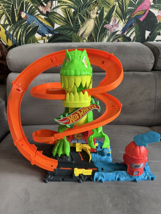 Tor Hot Wheels Remiza T-Rexa