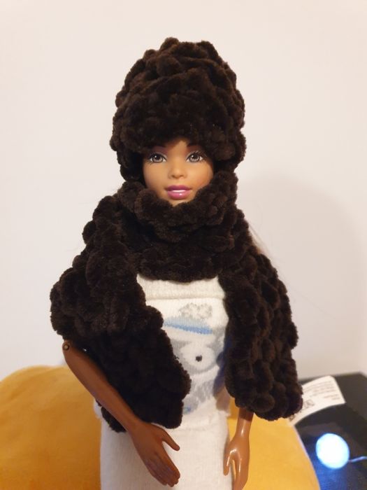 Czapka i szalik ubranka dla Barbie - komplet