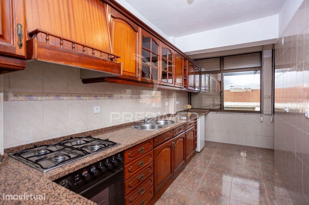Apartamento T2 no Centro da Cruz de Pau — Amora, Setúbal