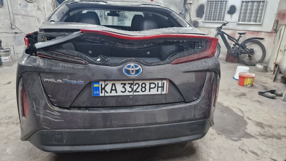 Продам Toyota prius prime