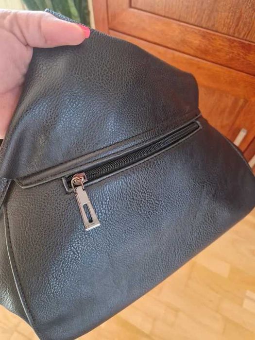 Torebka czarna z klapą na ramię 32 x 22