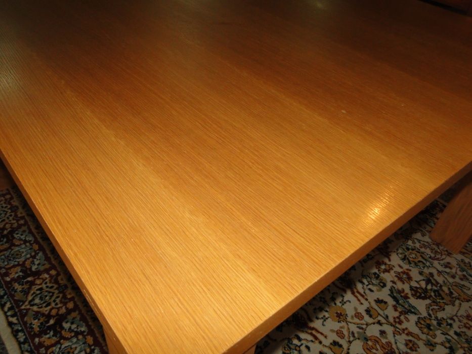 Mesa quadrada em madeira maciça - para sala ou escritório