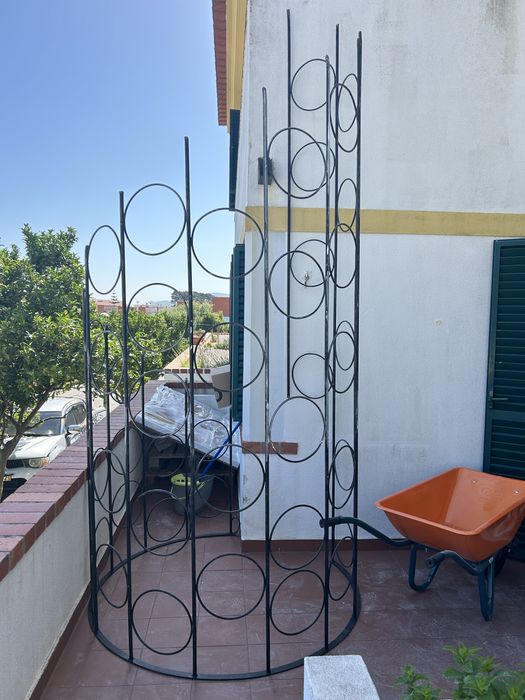 Escada em Caracol em Ferro — 1,6 m de diâmetro, 3 m de altura