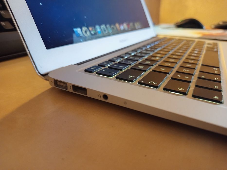 Computador Portátil MacBook Air 13 Com Intel  I5 Bateria até 4 Horas