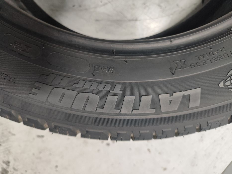 2 pneus  semi novos Michelin Latitude  235/55R18 100V Oferta dos porte
